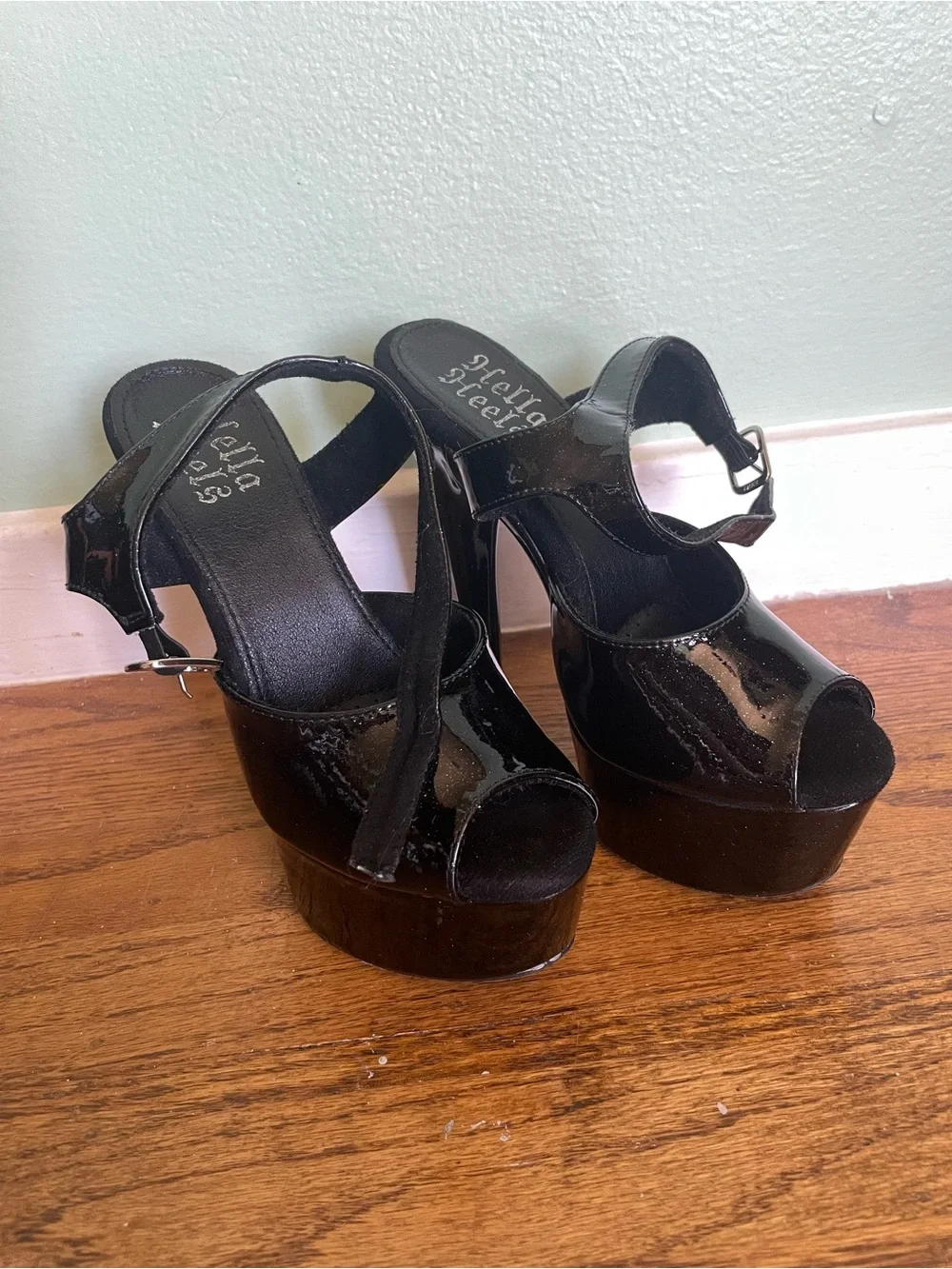 Hella Heels 6